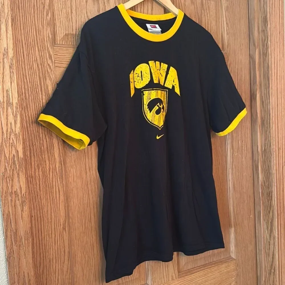 NIKE Y2K Team Iowa Hawkeyes 2000s Ringer T-Shirt Black & Gold